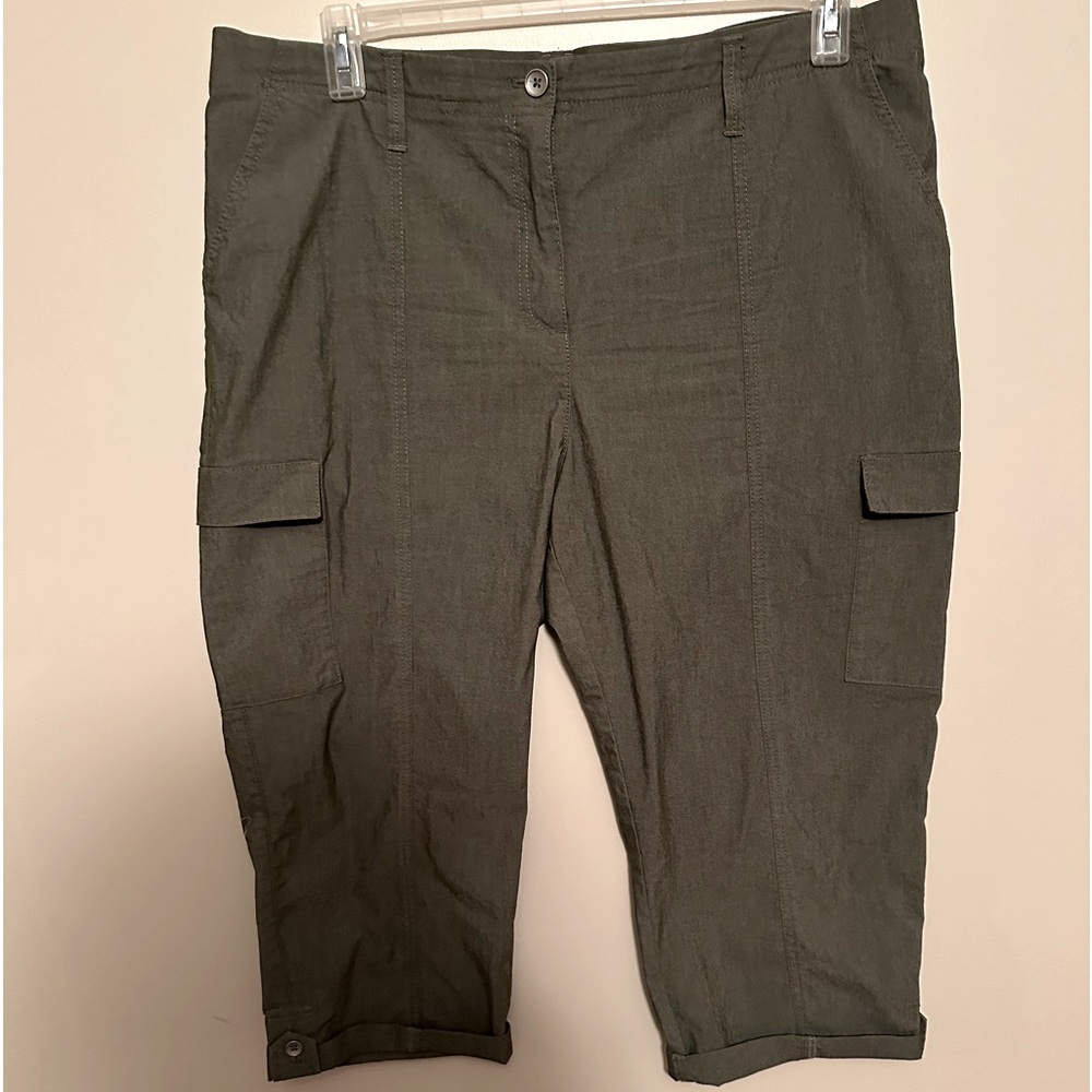 Chicos olive green capris size 2.5 or 12-14.